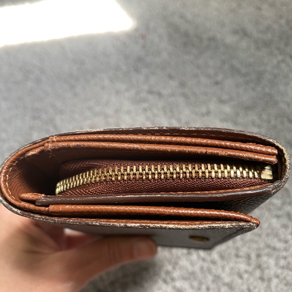 LV Wallet - Picture 5 of 16